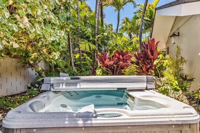 Foto del edificio - Hale Ohana: Bright Kailua Retreat w/hot tub, Lush Tropical Pool, Walk to Beach