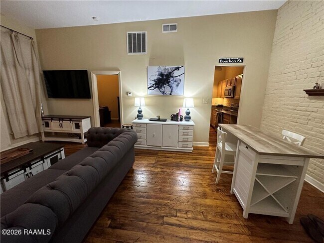 Building Photo - 333 Julia St