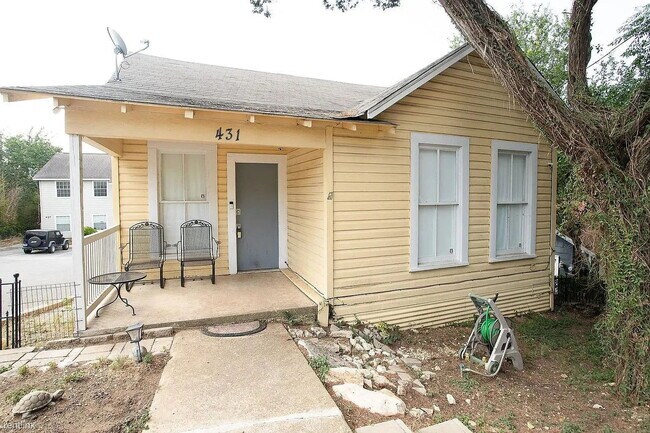 Foto del edificio - "Charming 2-Bed Oasis in San Marcos - Cozy 825 Sq Ft Home on Lindsey St!"
