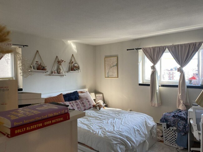 Foto del edificio - 2Br/1Bth, Available Sep. 1, 2026.  H/HW included. Swimming pool!  MUST SEE!!