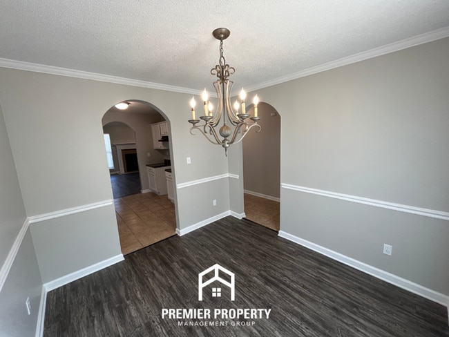 Building Photo - Spacious 3BR Memphis Home w/ Vaulted Ceilings, Fireplace & 2-Car Garage