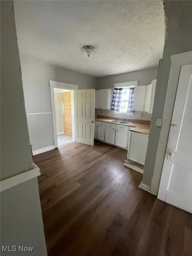 Building Photo - Spacious & Affordable 3-Bedroom Home