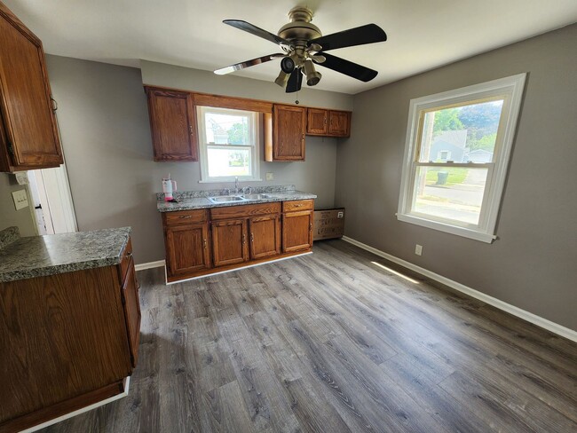Building Photo - Three bedroom Single Family Home!
