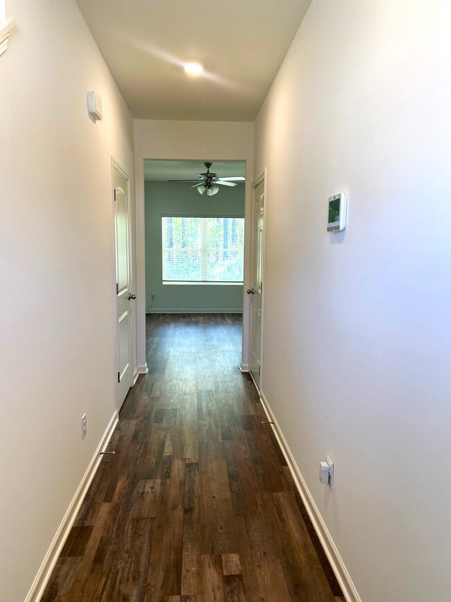 Building Photo - 252 Chelsea Park Cir