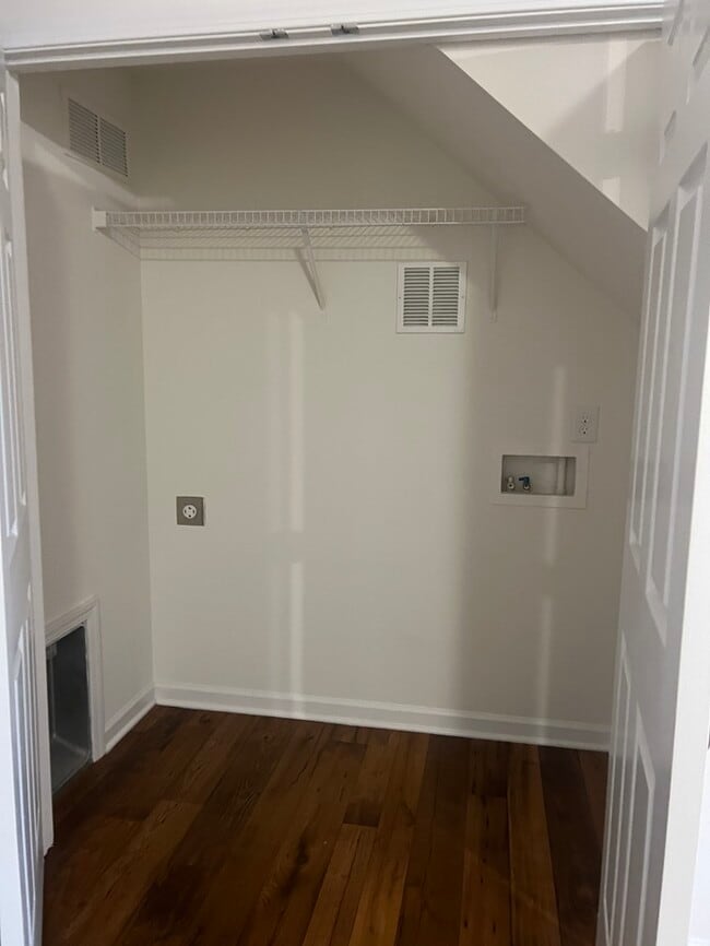Building Photo - Rare 3 brdroom 2.5 bath Townhome Available...