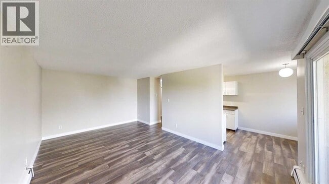 Building Photo - 10105-10107 107 Ave