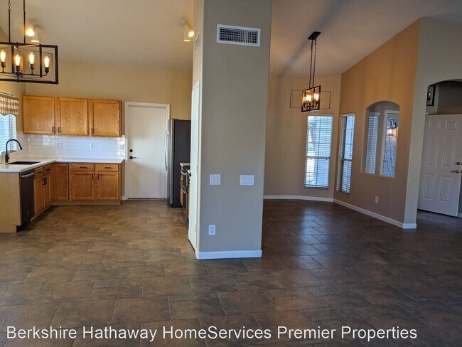 Building Photo - 2600 W Camino Del Grijalva