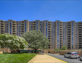 Building Photo - 4500 S Four Mile Run Dr