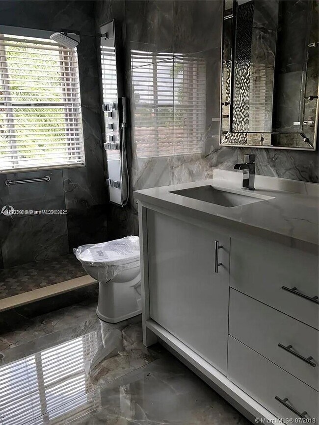 Building Photo - 1538 Tamarind Ct