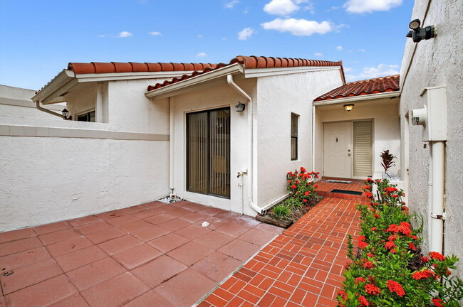 Building Photo - 19984 Rima Cir
