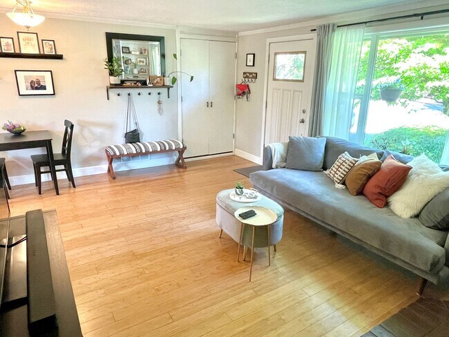 Building Photo - Powellhurst-Gilbert Updated Ranch Home wit...