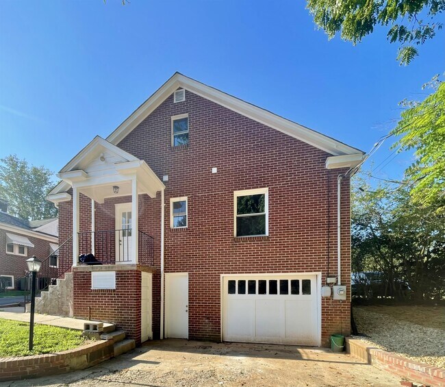 Building Photo - 434 N Green St