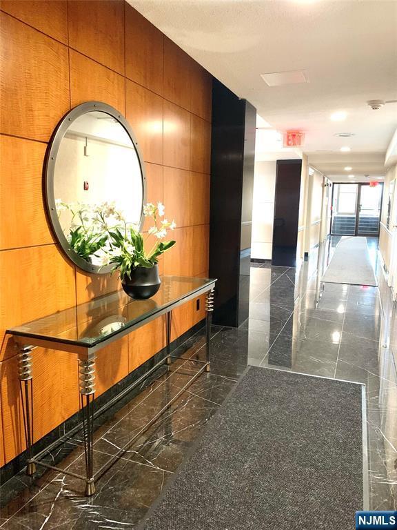 Building Photo - 1590 Anderson Ave