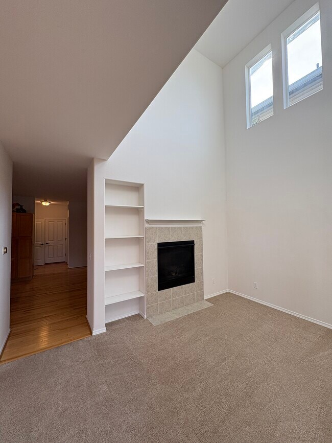 Building Photo - 6648 Elizabeth Loop SE