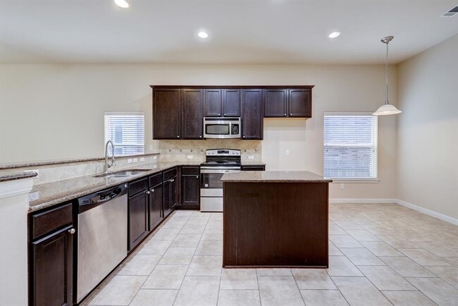 Building Photo - 721 Edwards Walk Dr