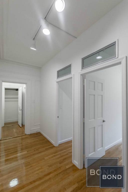 Primary Photo - 239 W 72nd St