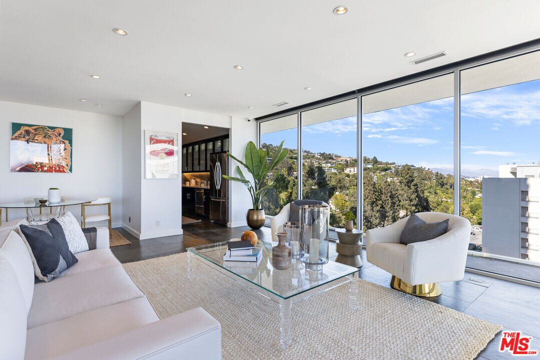 Foto principal - 9255 Doheny Rd