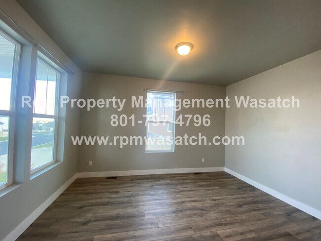 Building Photo - Rent This Beautiful 3 Bedroom 2.5 Bathroom...