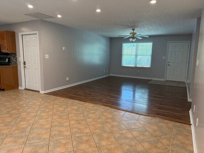 Foto del edificio - 4512 Hooks Ln