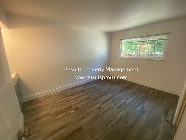 Building Photo - Charming 2 Bed 2 Bath Duplex