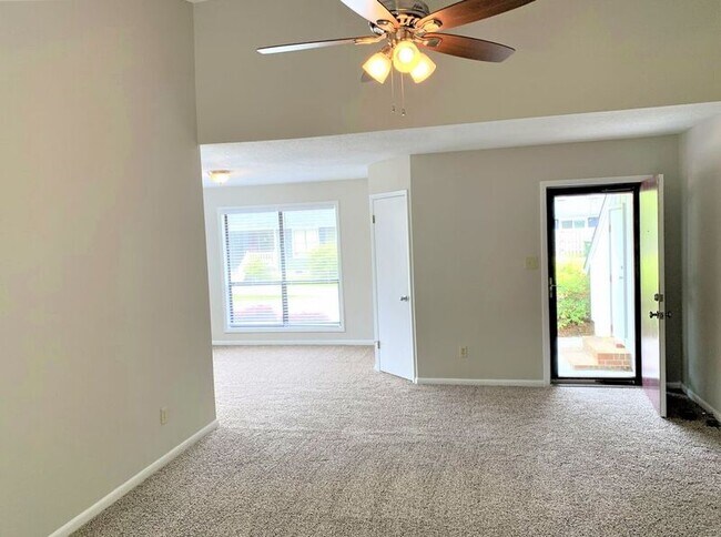 Building Photo - 2612 Fashion Ln