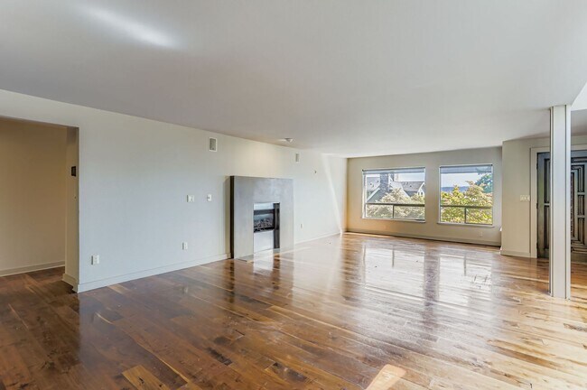Building Photo - Laurelhurst View Home