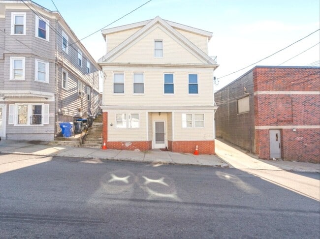 Building Photo - 552-554 Union Avenue