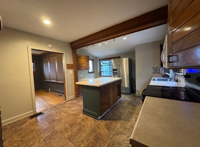 Building Photo - 13 Wawecus Hill Rd