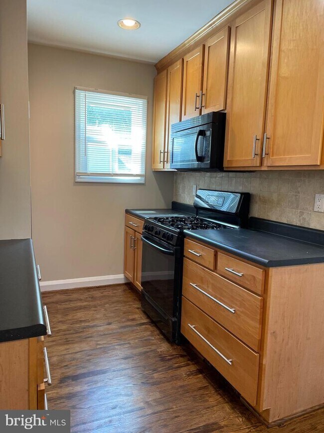 922 Overbrook Rd, Baltimore, MD 21239 House Rental in Baltimore, MD