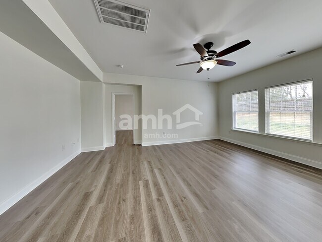 Foto del edificio - 404 Annaberg Ln