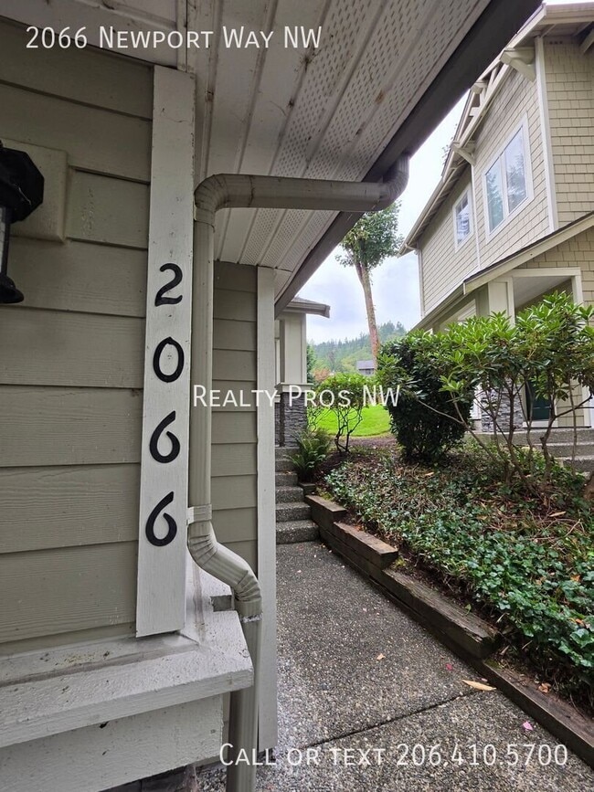 Building Photo - 2066 Newport Way NW