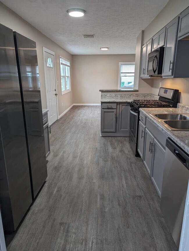 Foto del edificio - 4860 Forest Rd