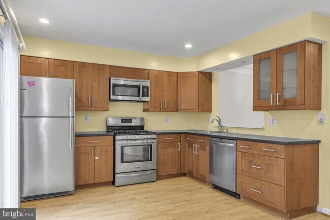 Building Photo - 7222 Lensfield Ct