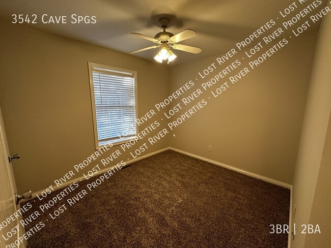 Foto del edificio - 3542 Cave Springs Ave