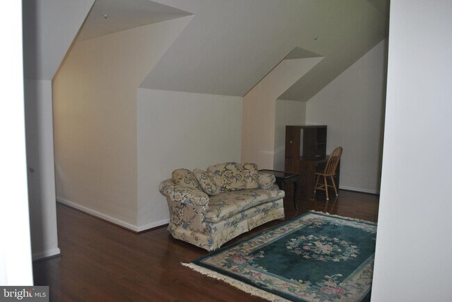 Building Photo - 6305 Wood Pointe Dr