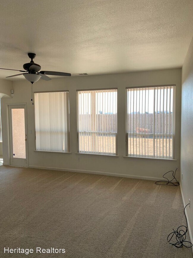 Building Photo - 3 br, 2 bath House - 551 Blue Jay Ave