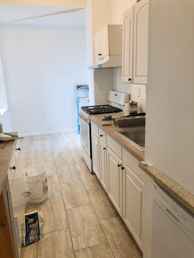 Building Photo - 9116 3rd Ave