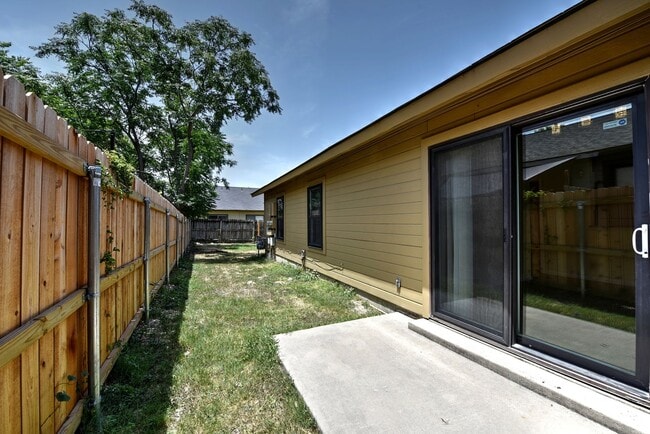 Foto del edificio - 3410 Ridge Ash