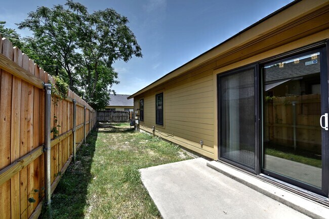 Building Photo - 3410 Ridge Ash