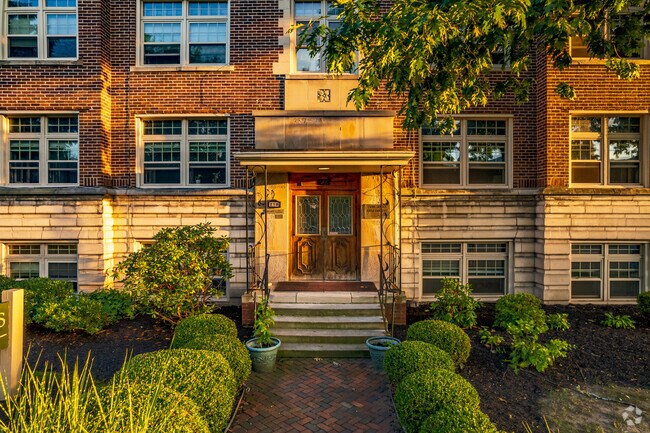 Entrada - Twin Oaks Crossing Apartments