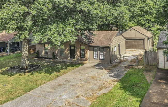 Building Photo - 2919 Normandy Dr