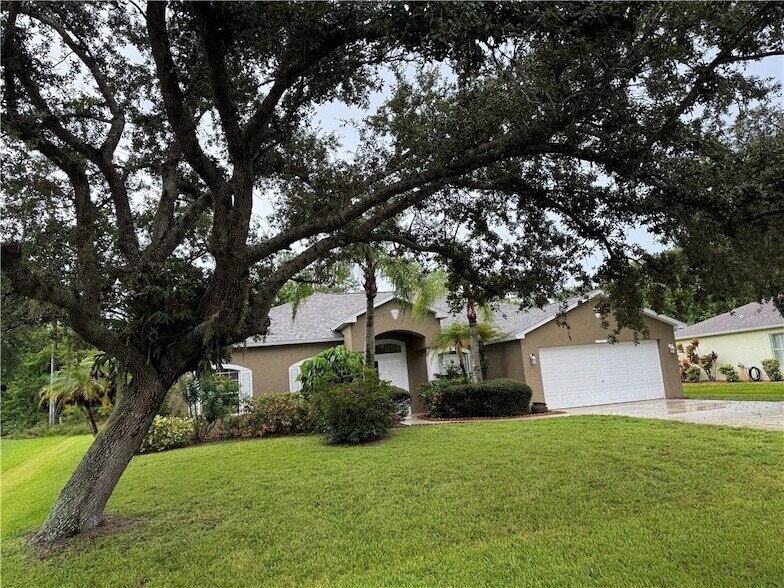 Foto principal - 707 46th Square
