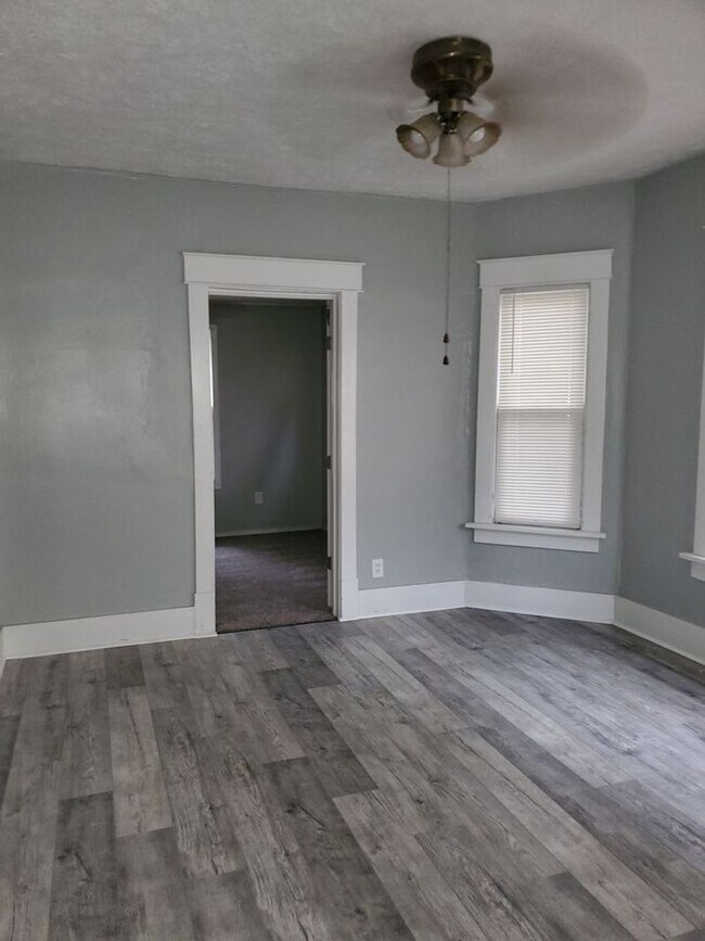 Foto del edificio - 1615 Rowland Ave NE