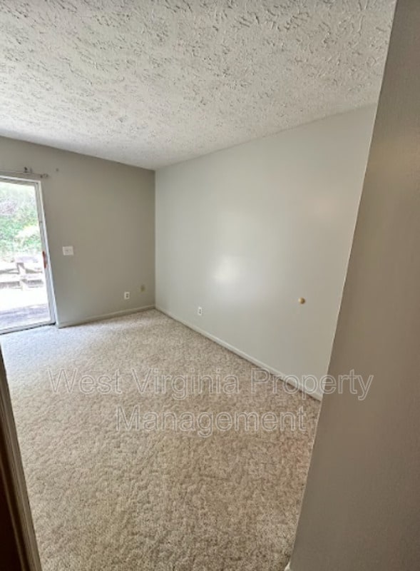 Building Photo - 184 Wyndale Dr