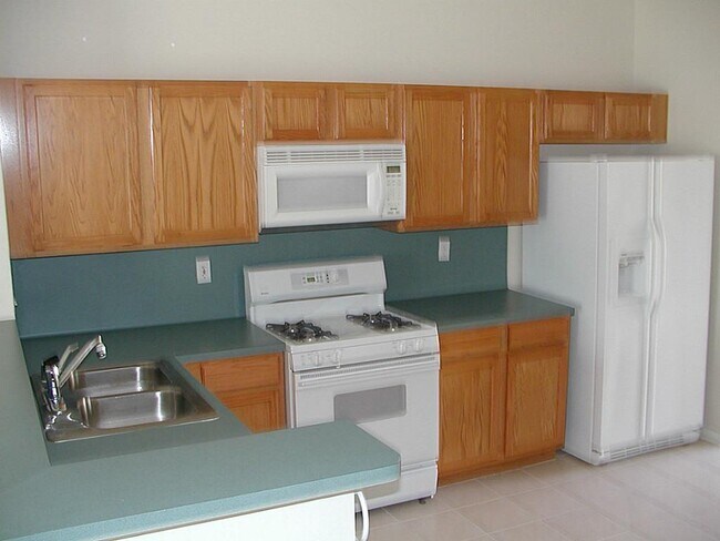Foto del edificio - 922 Birnham Woods Blvd