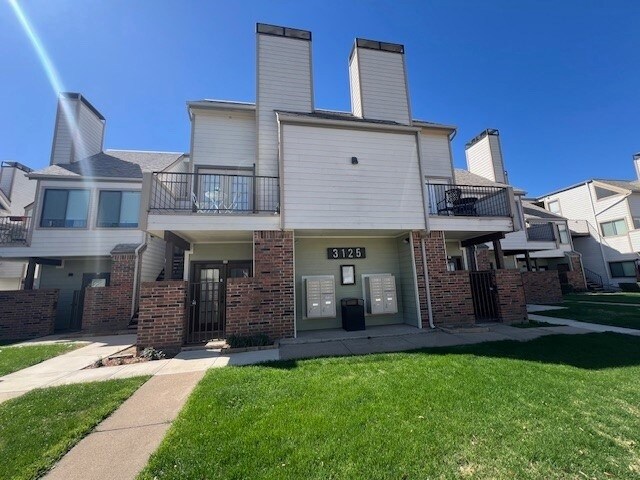 Building Photo - 3125 Sondra Dr