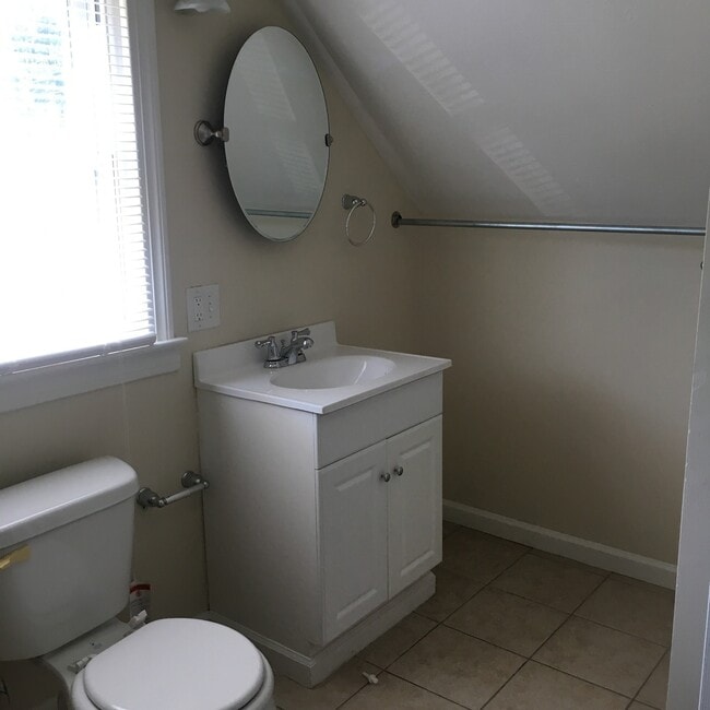Building Photo - Spacious 3BR/2BA Home off of Taylor Blvd