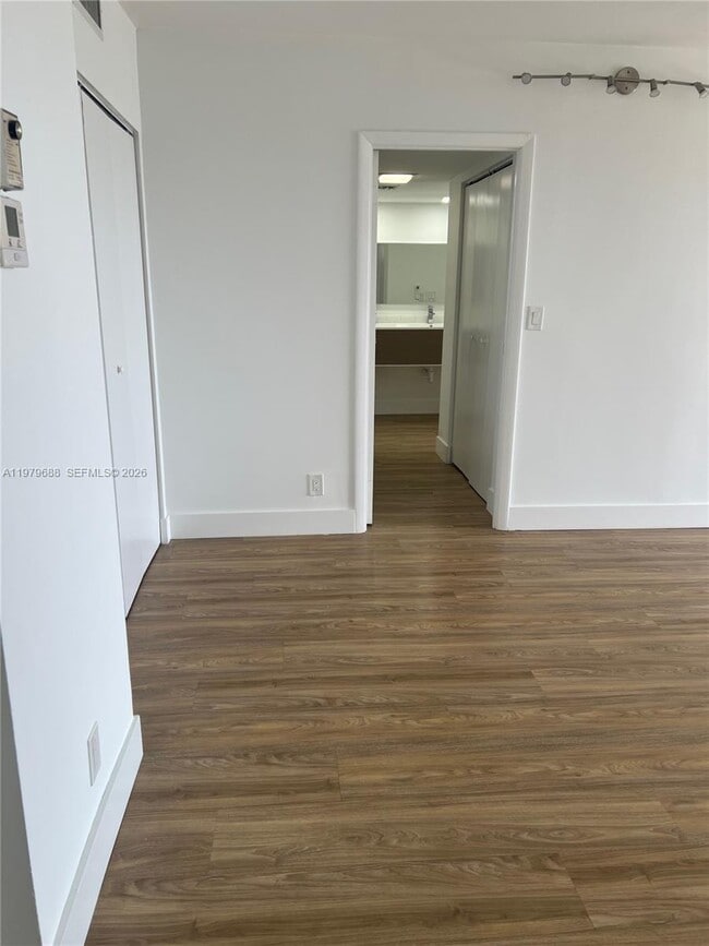 Building Photo - 20301 W Country Club Dr