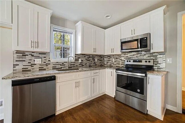 Foto del edificio - Stylish 4-Bed Home Near Downtown Atlanta –...