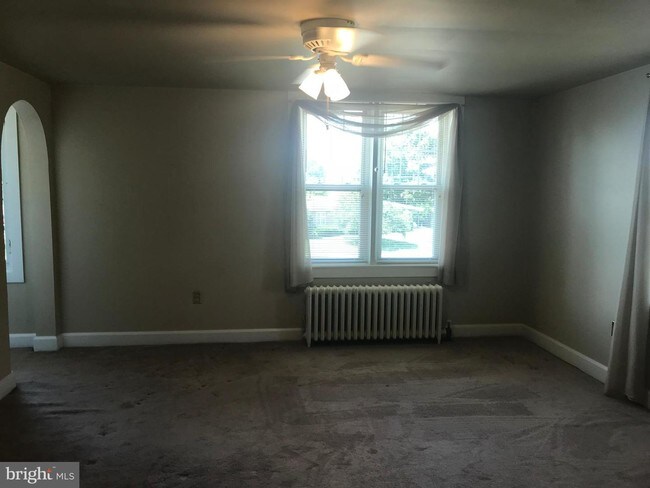 Building Photo - 302 S Coldbrook Ave